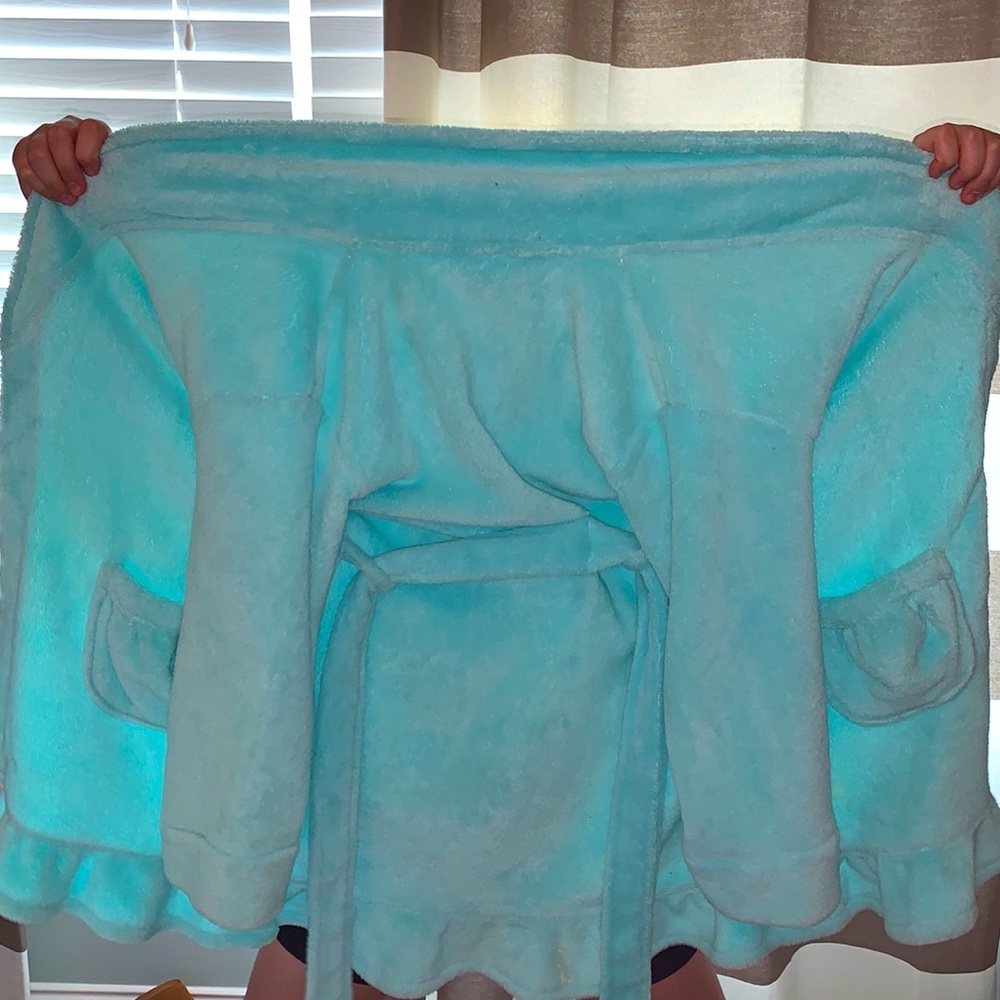 Teal robe size 7